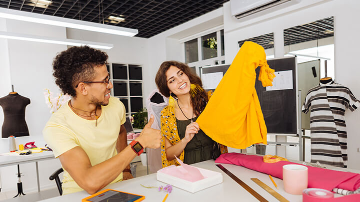 Displaying textile product